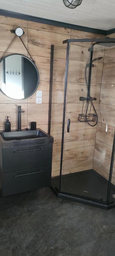Radosna Zatoka - Nowe Domki, Kazdy Z Wlasnym Ogrodzeniem Campingplatz
