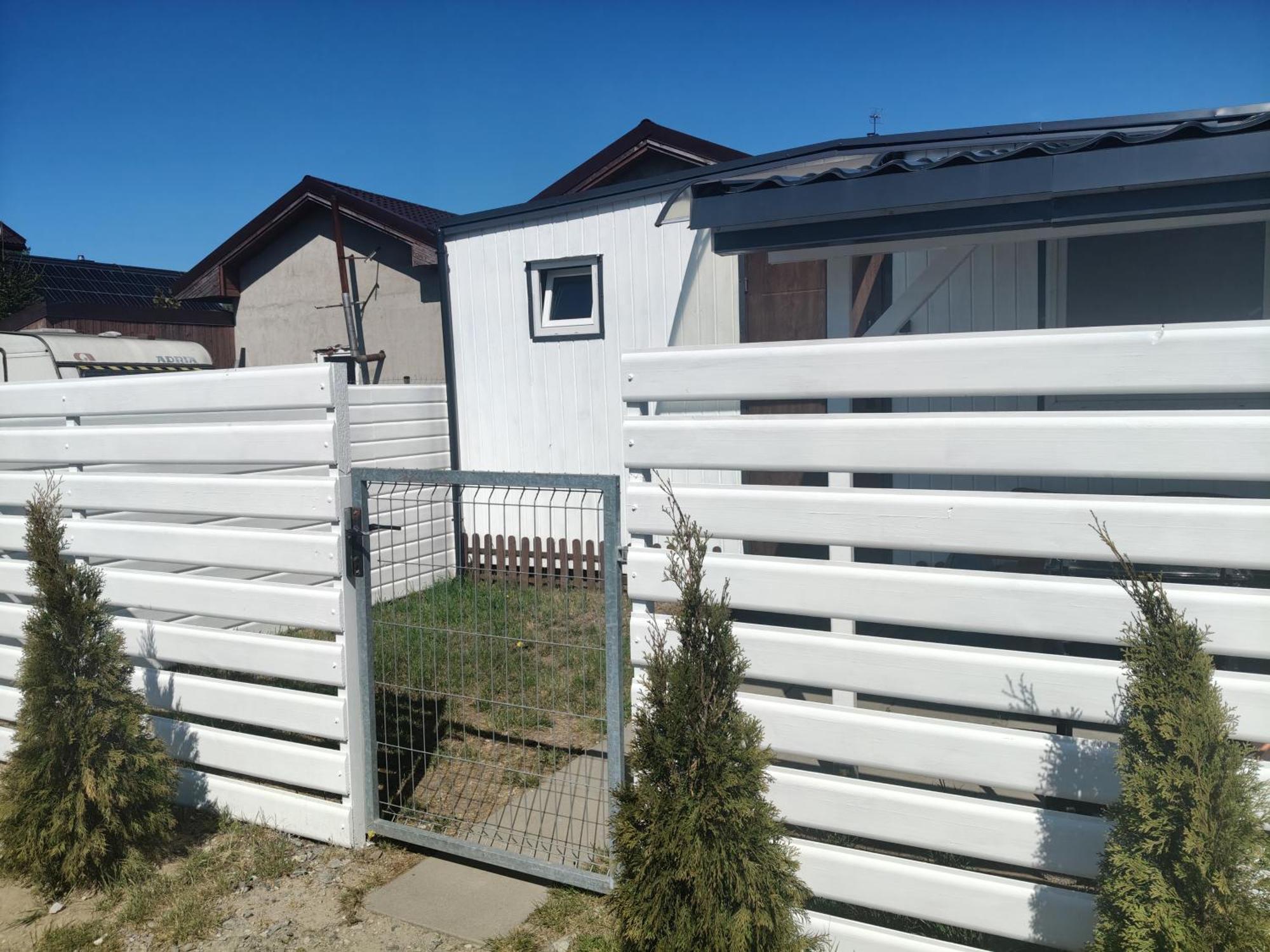 Campingplatz Radosna Zatoka - Nowe Domki, Kazdy Z Wlasnym Ogrodzeniem